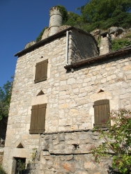Montméjean - Castle tower from Village below - Click to zoom out